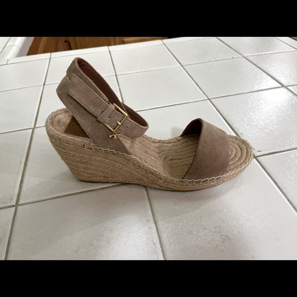 Brand new Tory Burch Womens Laurel Wedge Espadrille Sandals.